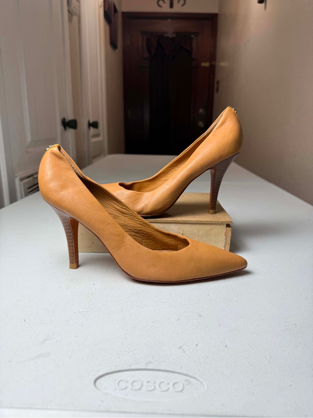 COACH • Camel colored Elin
Stacked Pointed heel Sz 10